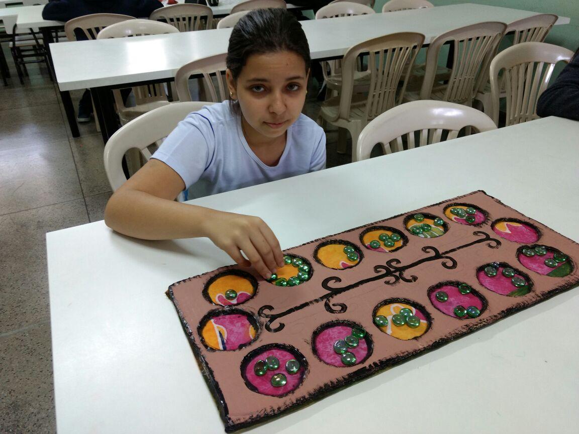 O Objetivo do jogo Mancala é: AULA 25 * acumular mais sementes que o  oponente no seu depósito (kalaha). 