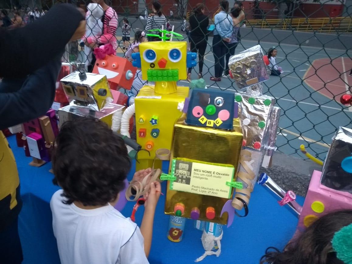 Robô pega letras” - Escola Professor Jairo Grossi